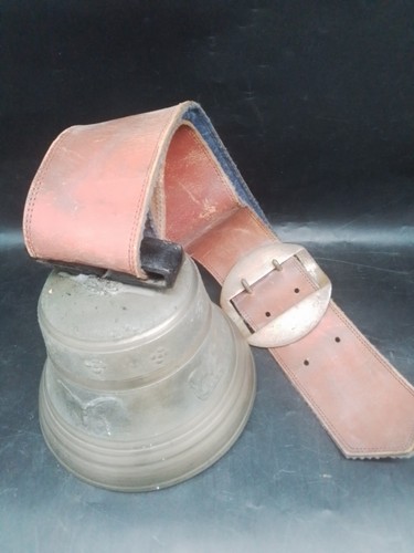 Antike messing kuhhlocke mit - messing,