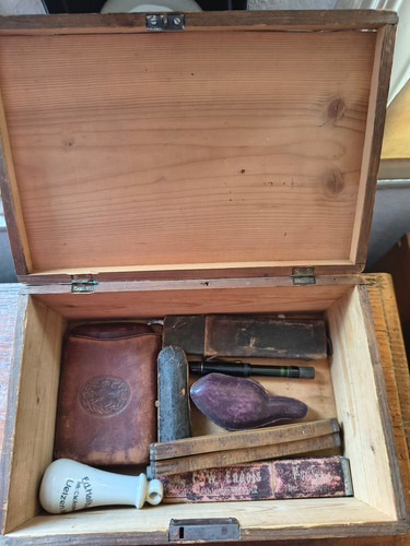 Alte holzkasette mit antiken - holzkasette,